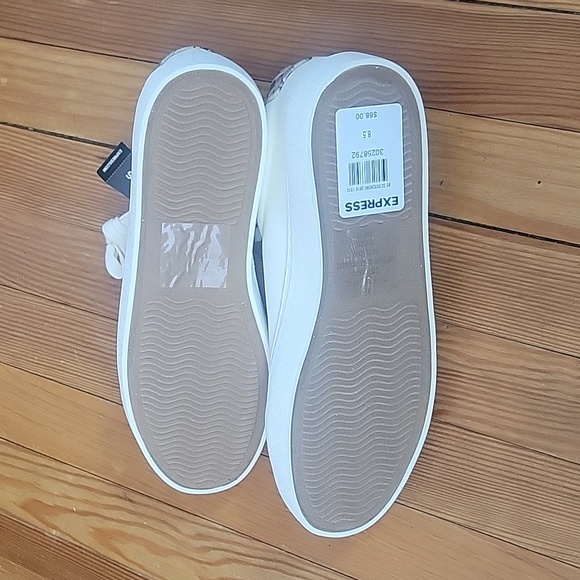 Express Sneakers - Picture 6 of 9